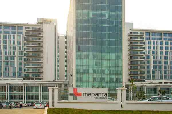 Medanta مستشفى الدكتور سوين كبد طعم الهند